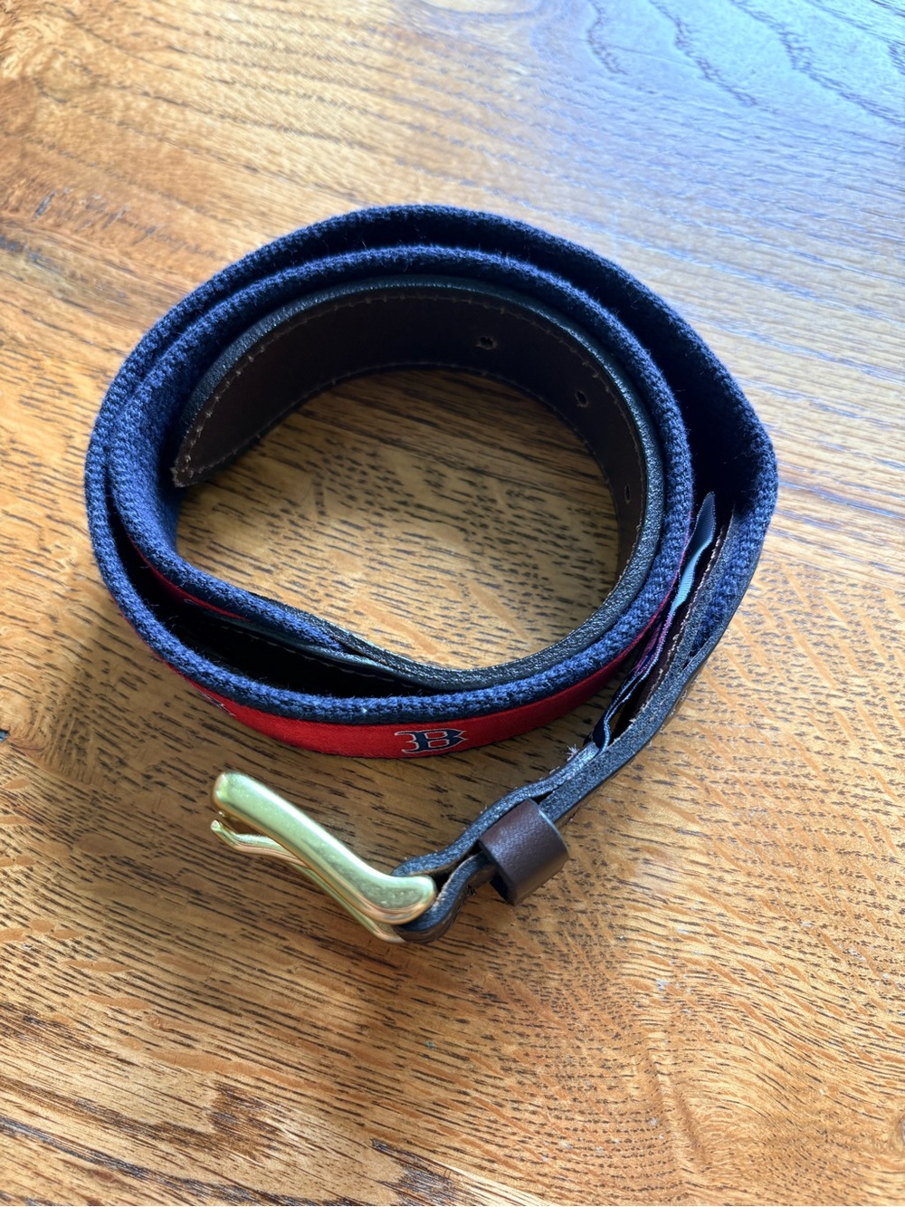 Vineyard Vines Boston Red Sox Red and Navy Belt with Brass Buckle- mens 30 waist - Picture 5 of 13